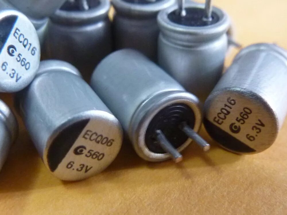 Конденсаторы 6 купить. 560uf 6.3v. Конденсатор 6,3v 560 МКФ. Конденсатор St e2 560 МКФ 6.3V. Конденсатор bt560 6.3v   алюминий RL.