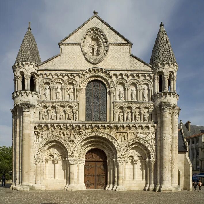 Ля гранде даме. Церковь notre-Dame la grande, Пуатье. Нотр-дам-ля-Гранд. Романский храм средневековья.