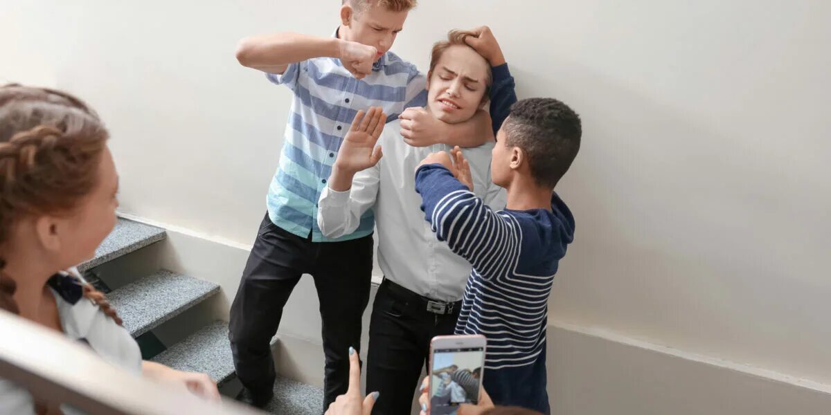 Отец подростка видео. Окружение подростка. травля в школе. жестокость детей к сверстникам. самоутверждение подростков.