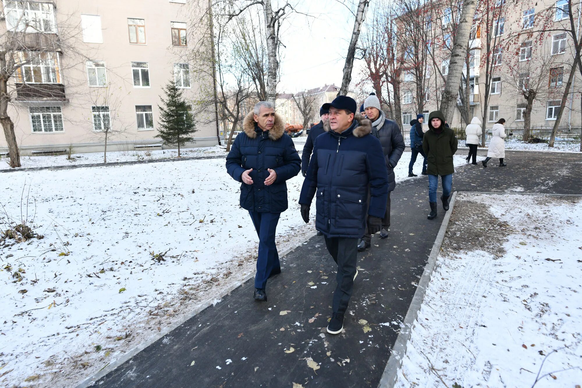 Улицы 2019 года. Фото людей на улице. Горный район новый сквер. Благоустройство сквера Гагарина Коломна. Скверы Казани.