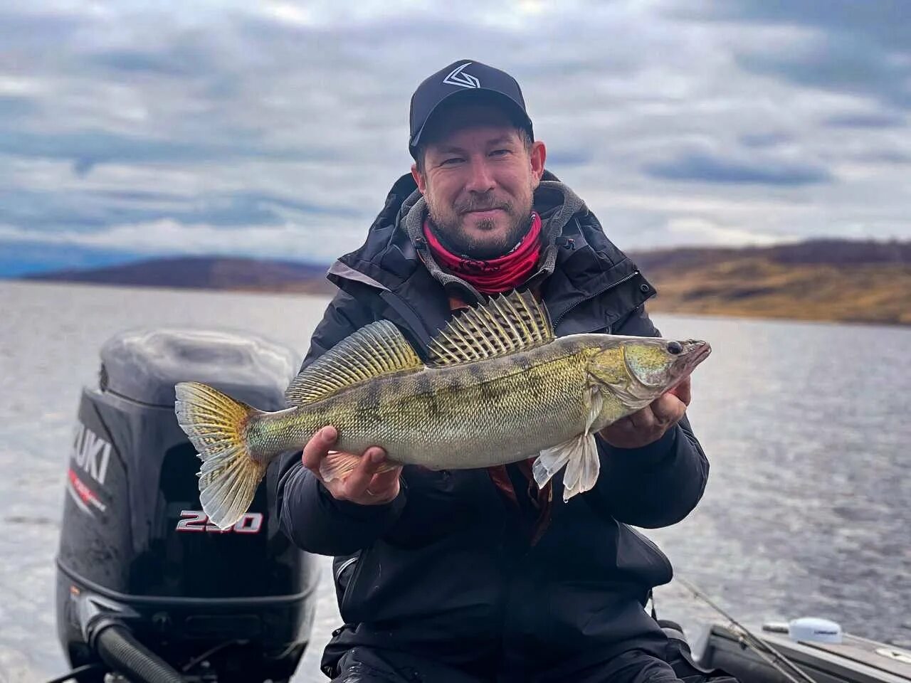 Рыбалка на волге астраханская область. Судак монстр. Судак рыбалка на спиннинг. Судак рыба на джиг. Ловля судака.
