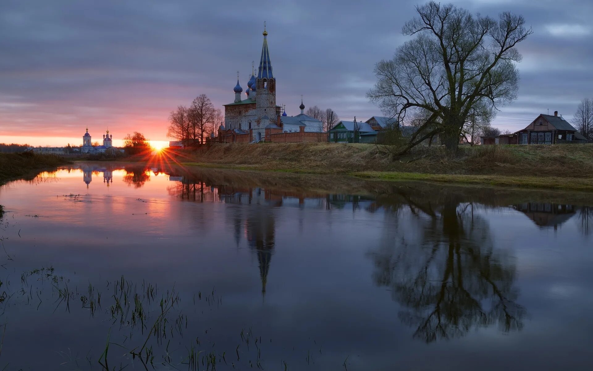 Текст песни белые голуби. Туман над озером. Рассвет в березовой роще. Туман над рекой. Розовый закат на реке.