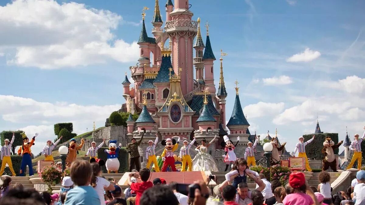 Videopolis disneyland paris. Мрачный диснейленд. Walt disney studios park диснейленд. Диснейленды закрывают. Диснейленды закрывают.