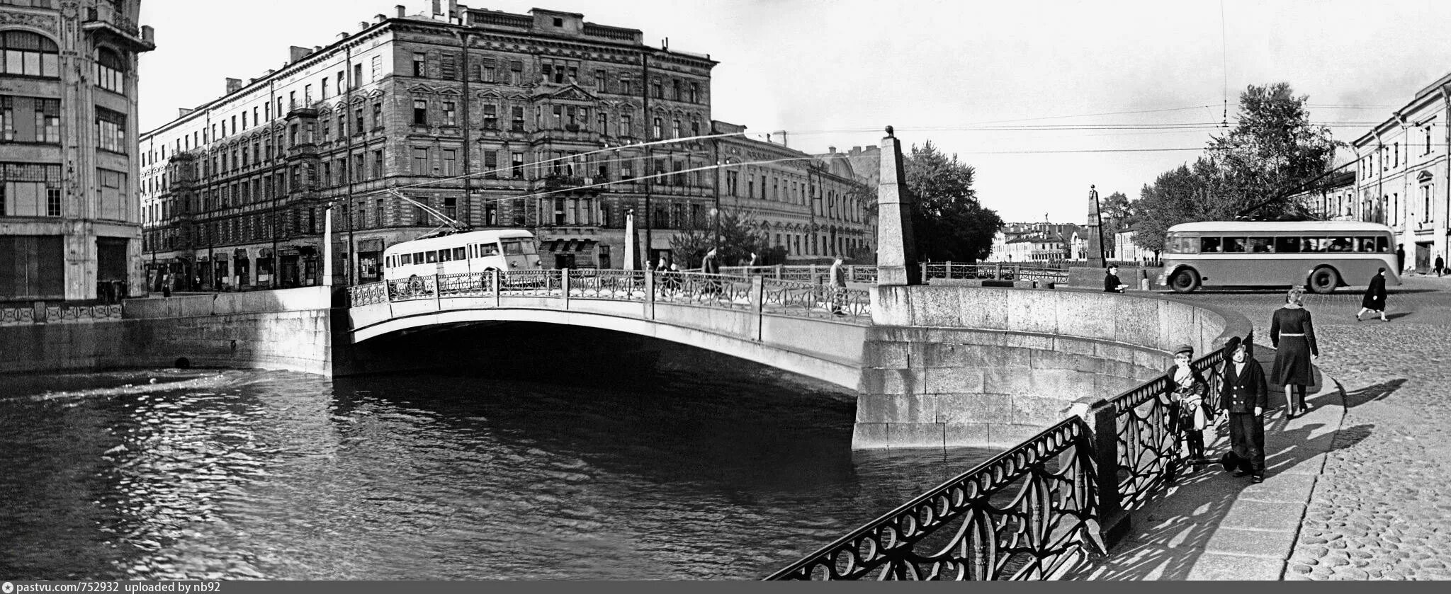 Красный мост история
