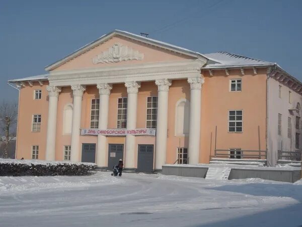 Усть абакан дк имени гагарина. Дк им. Усть абаканский дк гагарина. Дк гагарина усть абакан. Дк дружба усть абакан.