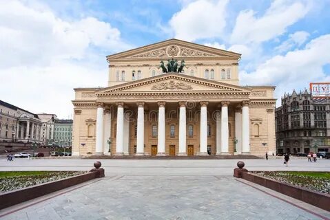 Есть ли там театр