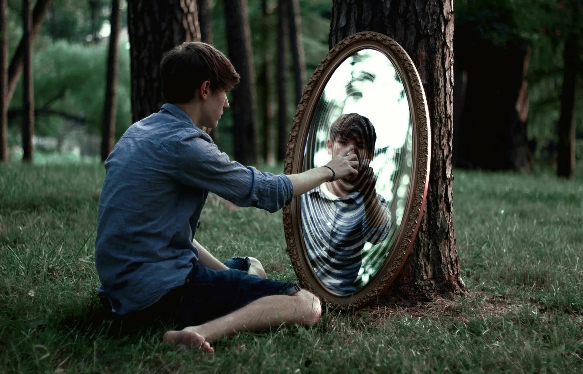 Видеть. («Отражение в зеркале», 1840. Человек в зеркале. Фотосессия с зеркалом. Отражение человека.