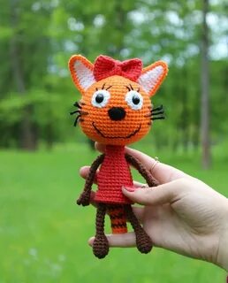 Связанные три кота