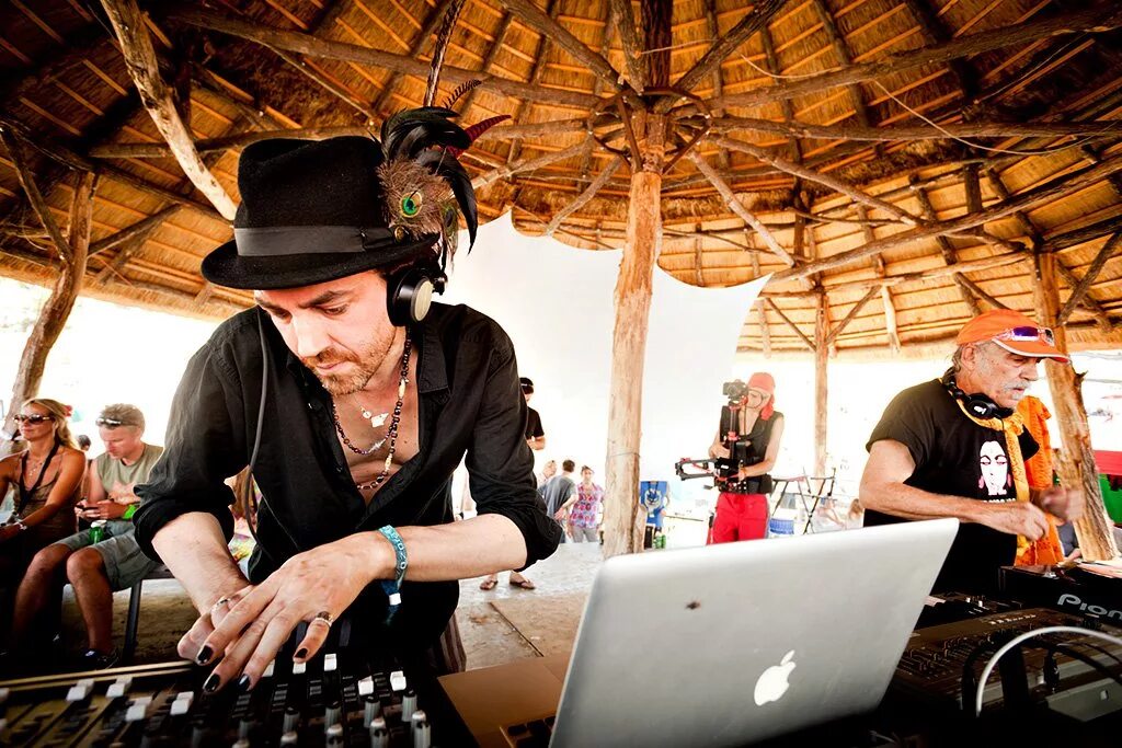 Raja ram shpongle. группа shpongle альбомы. Shpongle маска. Shpongle mask. Shpongle band.