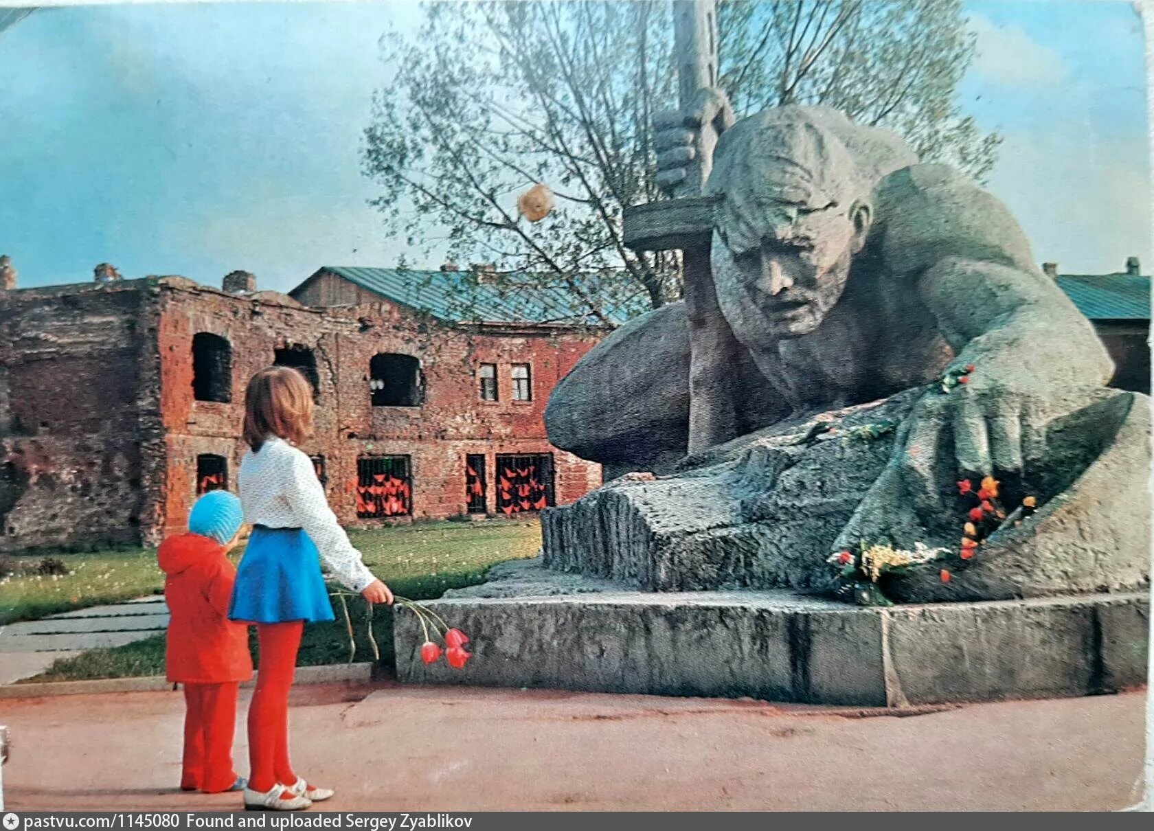 Алексеев брестская крепость. Брестская крепость памятник. Мемориальный комплекс Брестская крепость-герой. Монумент жажда в Брестской крепости. Монумент "крепость-герой", Брест..