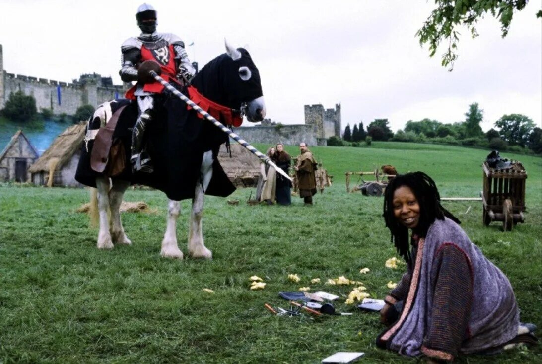 рыцарь камелота 1998. джеймс кумбз рыцарь камелота. король артур рыцарь камелота вупи голдберг. вупи голдберг рыцарь камелота фильм 1998. рыцарь камелота.