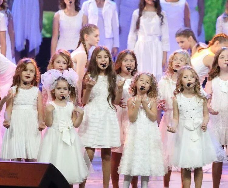 птичка хора многодетных семей города москвы. хор многодетных семей москвы. хор многодетных сетей москвы. хор многодетных семей - солнечный круг. картинки хор многодетных семей города москвы.