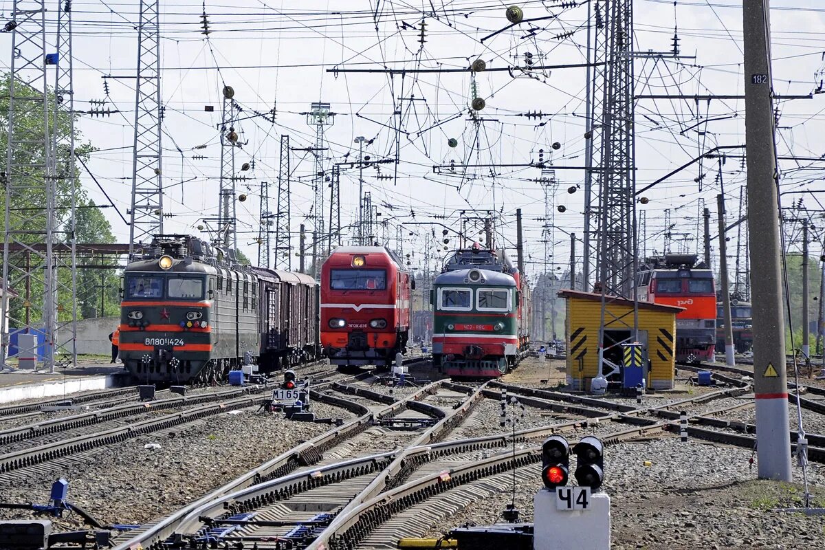 электрификация железных дорог. электрифицированные железные дороги. железная дорога контактная сеть. электрифицированная железная дорога. электрификация жд крыма.