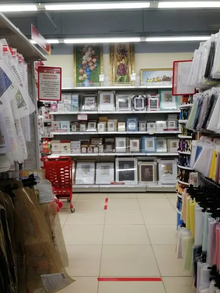 Леонардо хобби гипермаркет. Леонардо логотип. Леонардо стерлитамак каталог товаров. Гипермаркет леонардо тверь. Магазин леонардо фото.