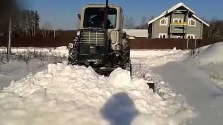 Игра трактора чистят снег. ЮМЗ-6 уборка снега. Трактор ЮМЗ-6 уборка снега. ЮМЗ 6 С отвалом. ЮМЗ 6 В снегу.
