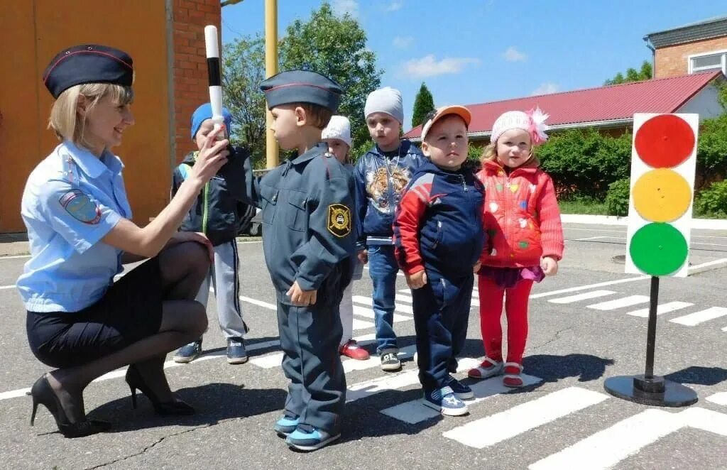 Безопасность дорожного движения. Дети на дороге. Дорожная безопасность для детей. Безопасность дорожного движения мероприятия. Досуг по пдд