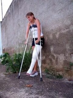 Девушки в гипсе фото