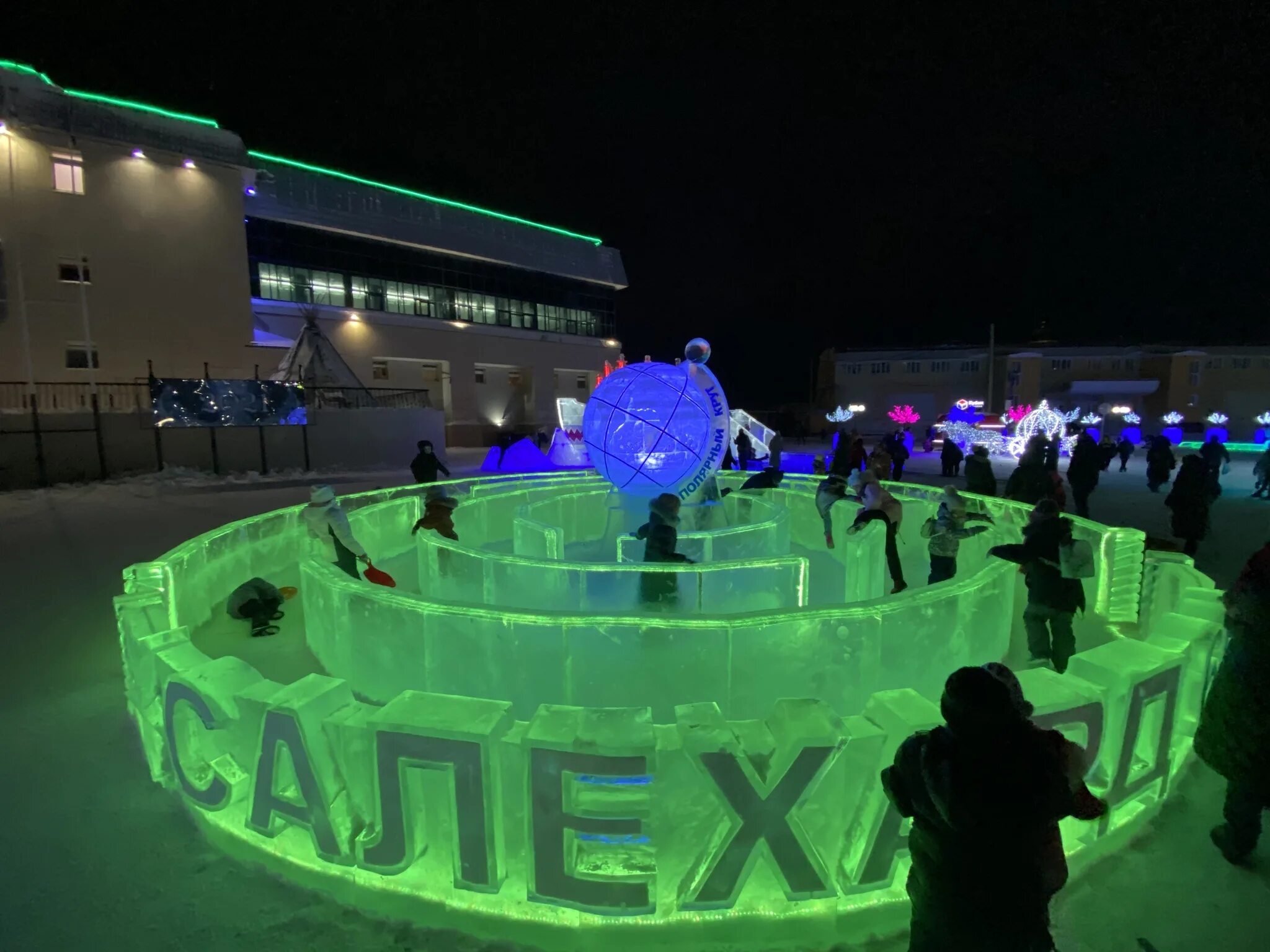 Ледяной городок Салехард. Ледовый городок Салехард 2022. Ледяной городок Салехард 2022. Ледовый городок Тюмень 2022.