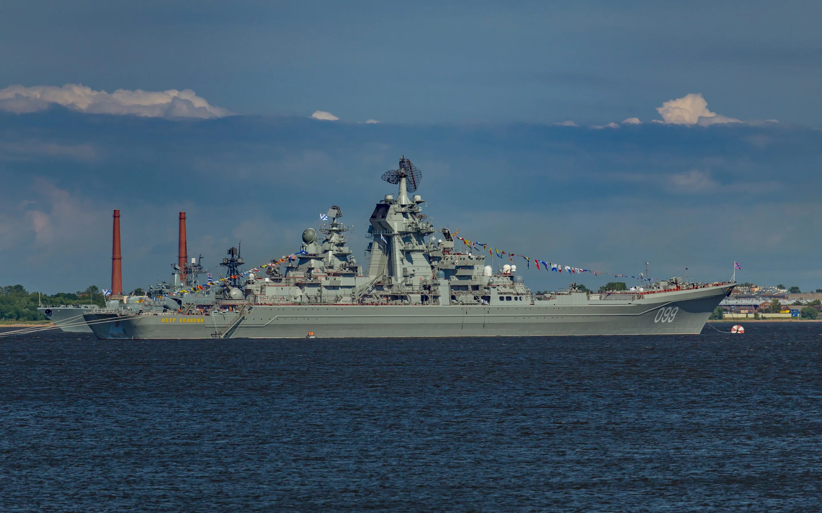 Теплоходные прогулки мимо крейсера Аврора