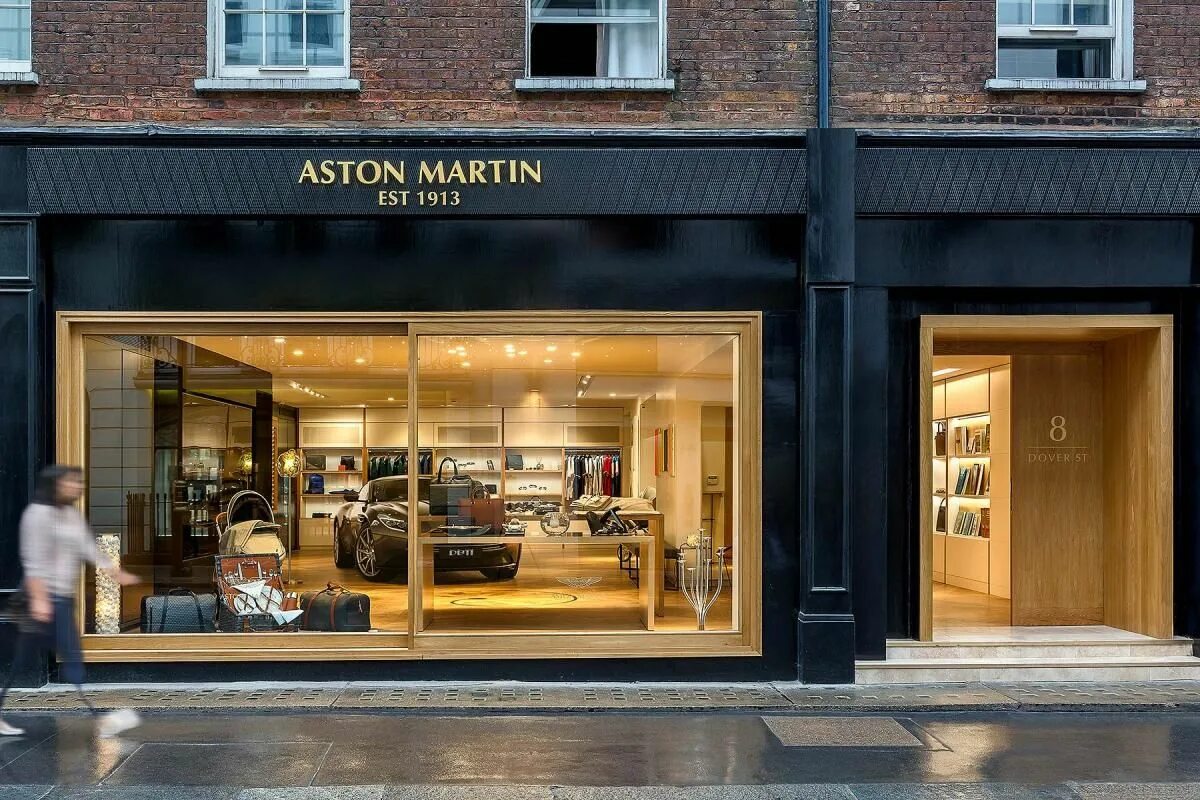 Seen shop. Aston Martin London. Aston Martin в Лондоне. Aston-Martin Store. Лондон бутики.