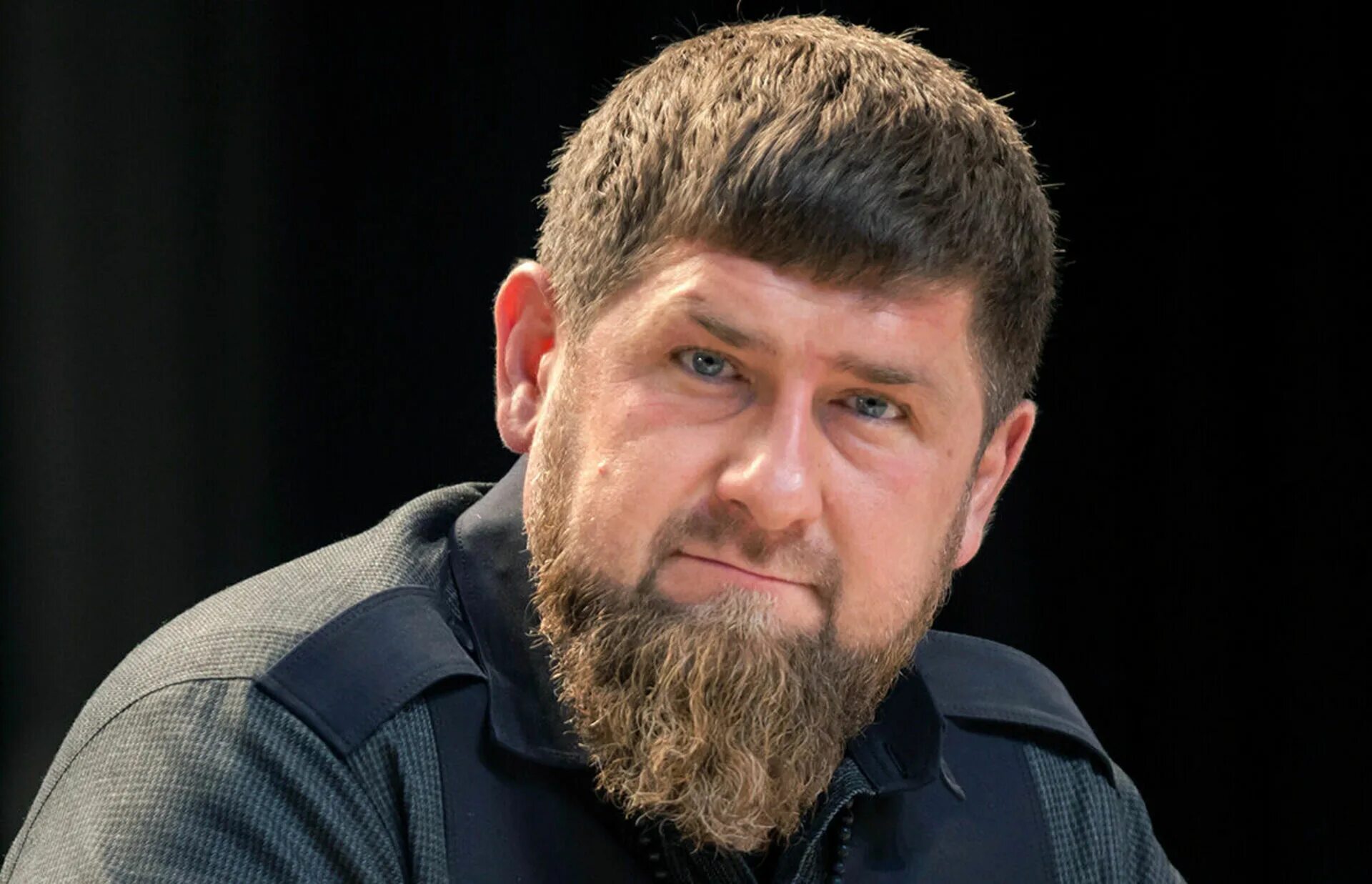 Рамзан кадыров кибертрак. Кадыров рамзан ахматович. глава чечни рамзан кадыров. рамзан кадыров 2010. рамзан кадыров на аву.