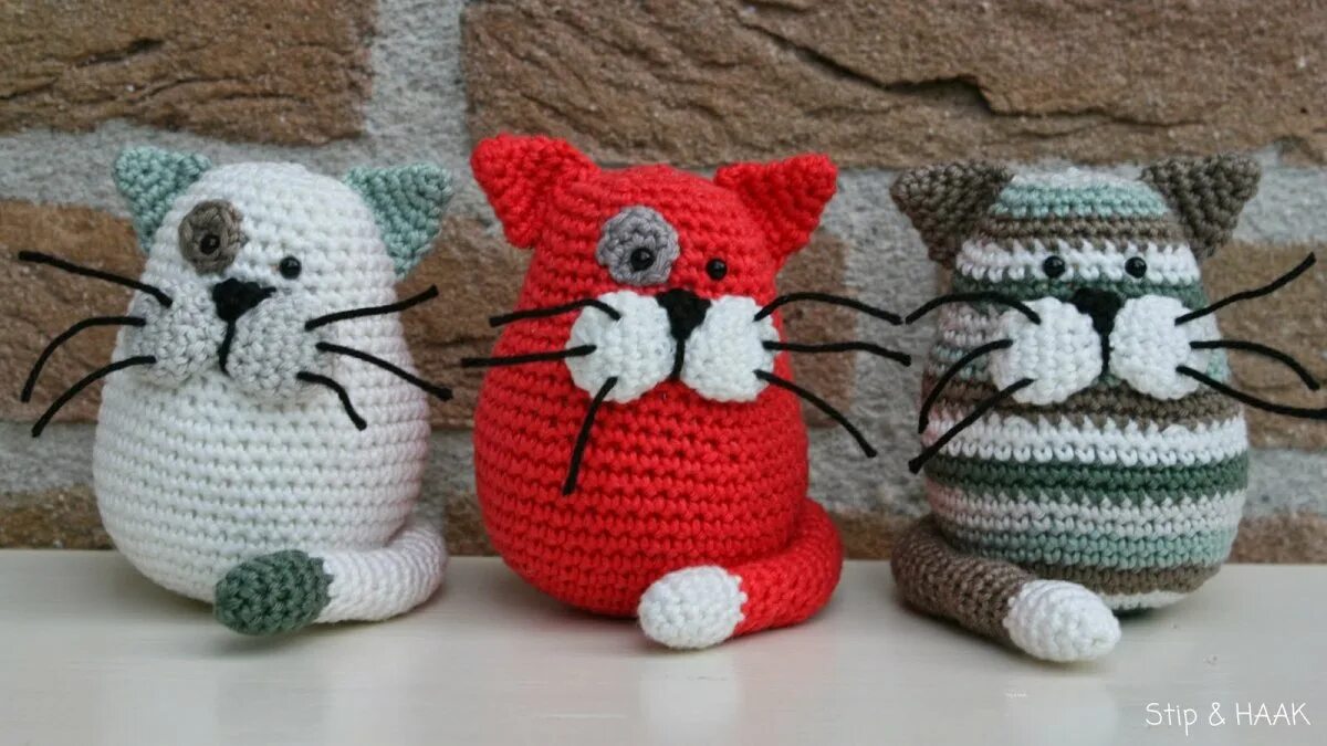 Вязаные игрушки котики. Амигуруми. Кошечка амигуруми. Связанные игрушки. Амигуруми.