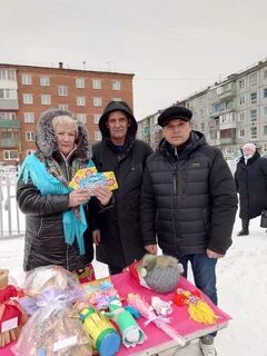 Октябрьский жители