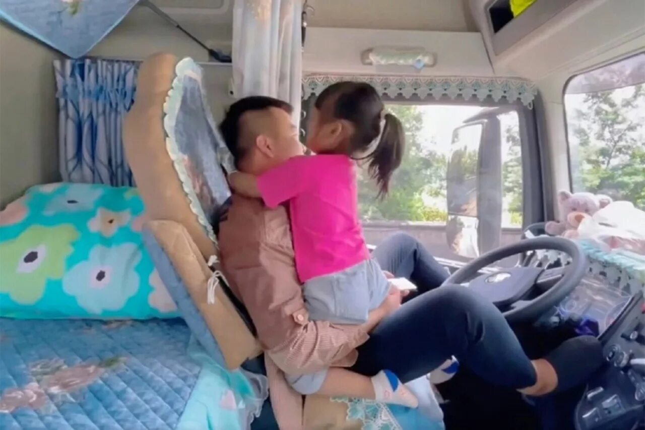 Девочка папа дальнобойщик. Девочка папа дальнобойщик. Девочка папа дальнобойщик. Грузовики для мальчиков. Семья дальнобойщика.