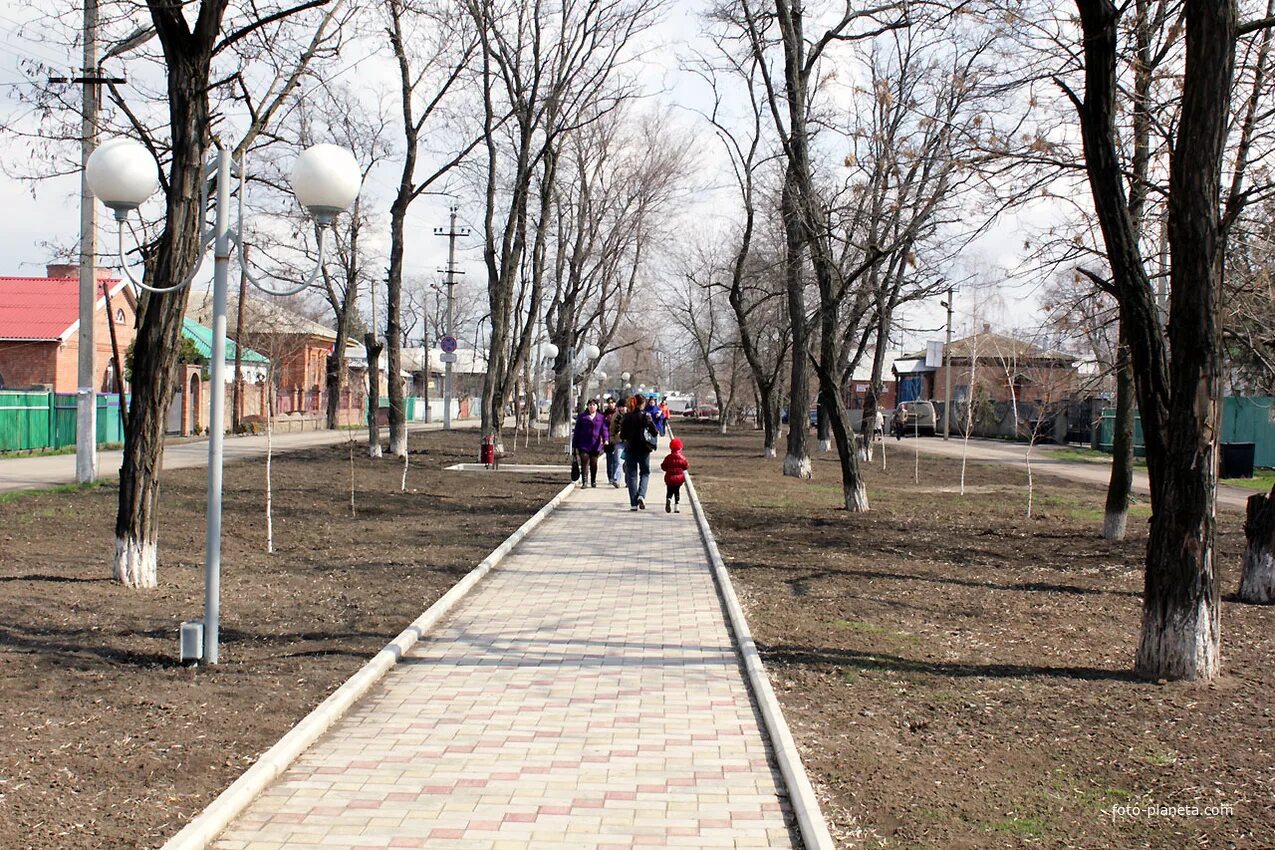 Парк Зимовники. Поселок Зимовники. Зимовники Ростовская. Парк парад планет Зимовники.