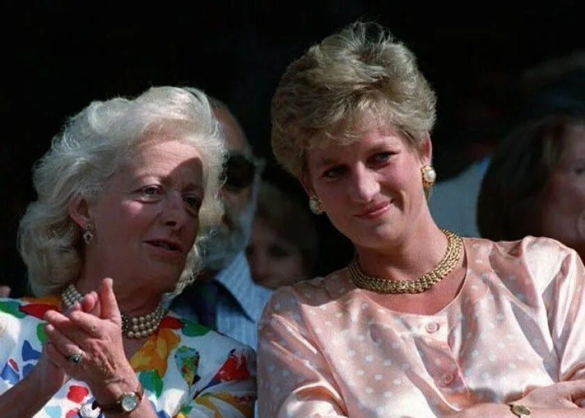 Фрэнсис шанд кидд мать дианы. Фрэнсис шэнд кидд. Мать дианы спенсер. Frances ruth shand kydd. Фрэнсис шэнд кидд.