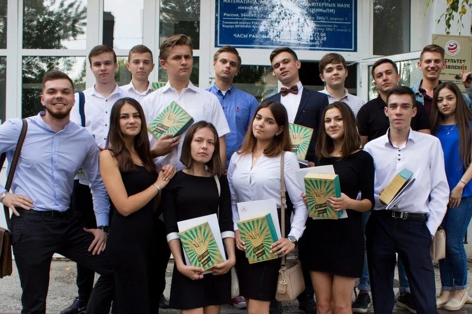 Поступить в институт менеджмента. Абитуриент девушка. Правовой колледж рут миит. Институт управления и цифровых технологий рут миит. Поступить в институт менеджмента.