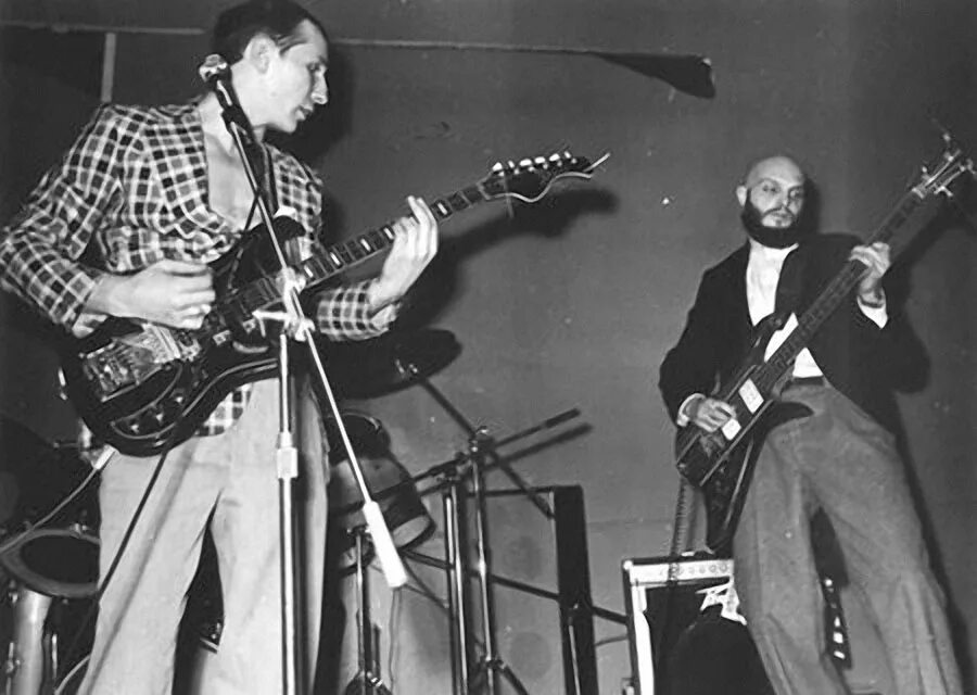 Солист группы звуки му. Солист звуки му петр мамонов. Группа звуки му. Петр мамонов звуки му. Звуки му бортничук.