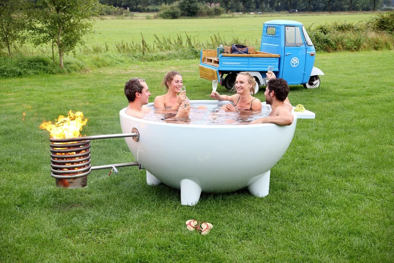 Термокупель dutchtub. Ванна на даче. Ванна в огороде. Ванна с подогревом на дровах. Ванна на свежем воздухе.