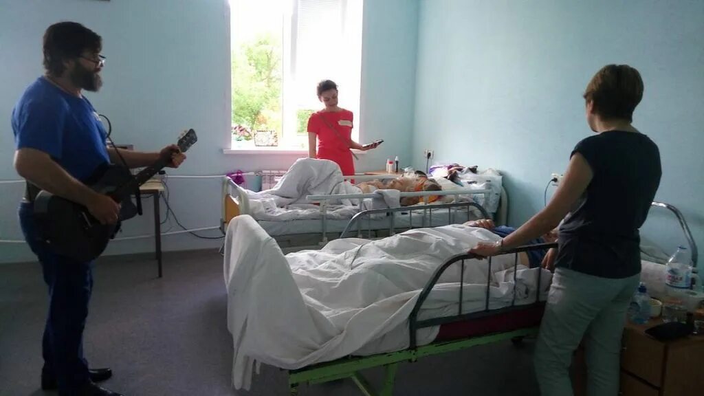 Медсестра в палате. Палаты сестринского ухода глазов. Сестринская палата. Больница сестринского ухода. Сестринские палаты.
