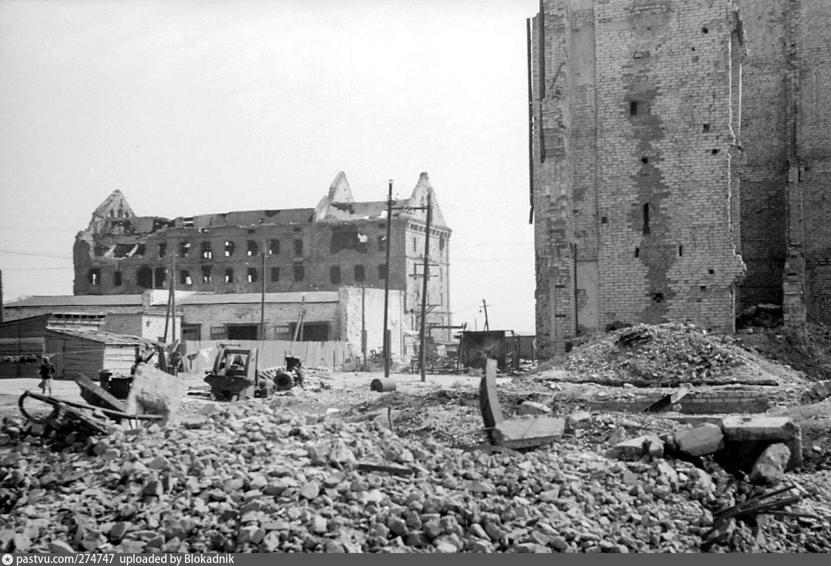 Что было после сталинградской битвы. Сталинград после битвы 1943 год. центр сталинграда после битвы 1943.