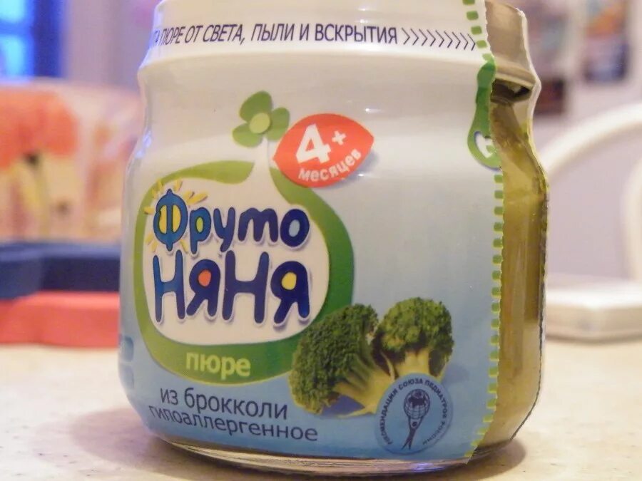 Пюре из брокколи для грудничка. Капуста брокколи для прикорма 4 мес. Пюре из кабачка для первого прикорма. Брокколи ребенку 4 месяца. Пюре брокколи.