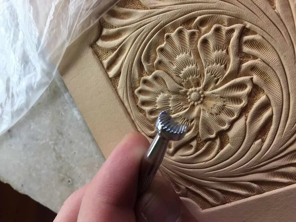 Тиснение своими руками. Тиснение на коже. Нанесение рисунка на кожу. Узоры для тиснения на коже. Шеридан штампы для тиснения.