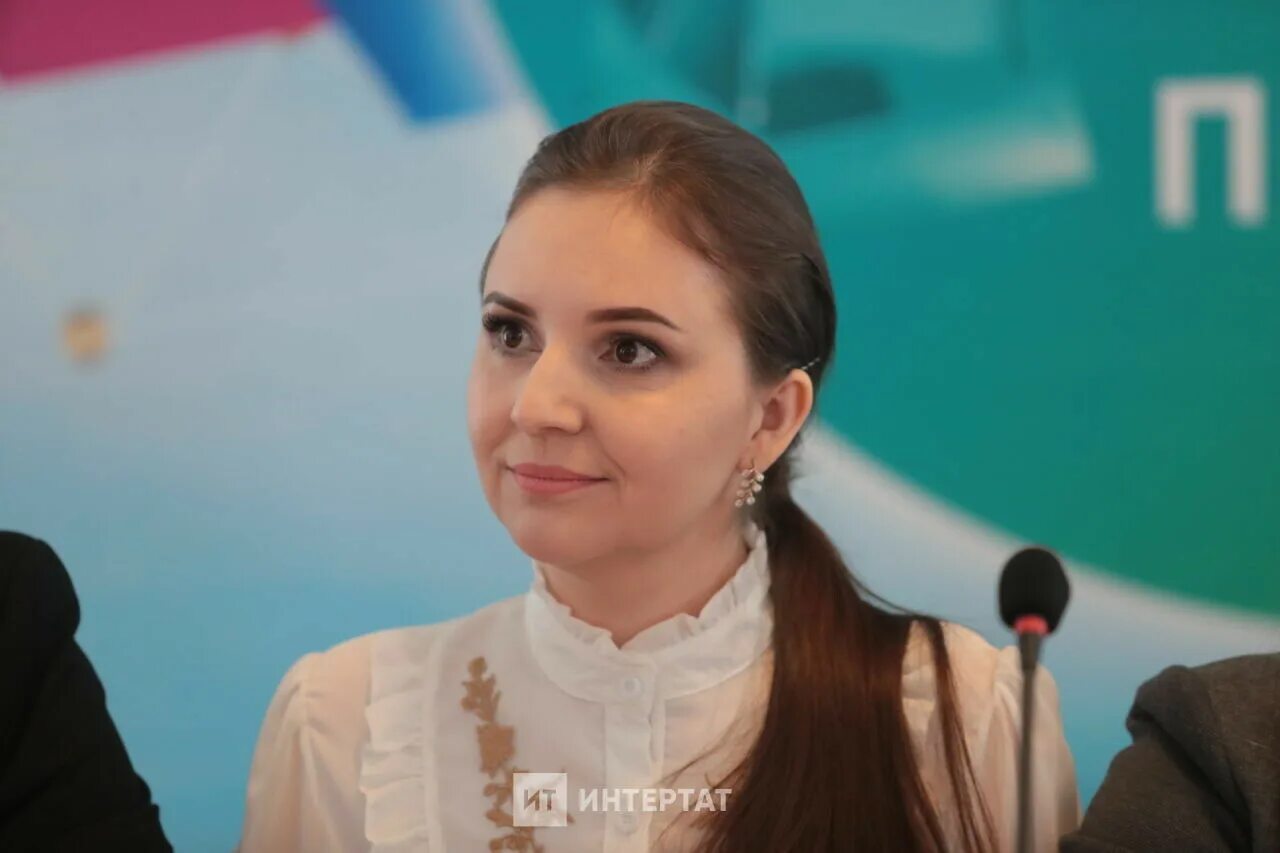 Айсылу тагировна. Айсылу лерон с мужем. айсылу лерон дочь. айсылу кадырова театральный критик.