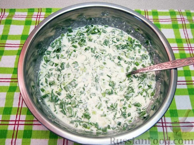 Салат весенний с черемшой. Черемша с творогом. Хинкал галушки. Черемша с творогом. Салат с творогом и редисом.