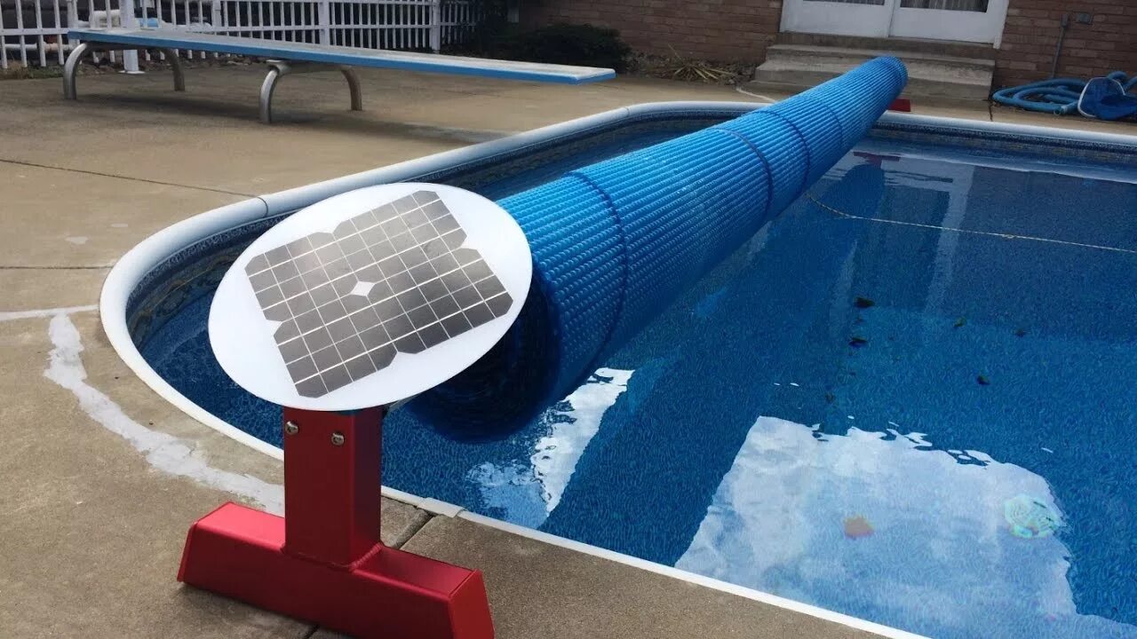 Motorized pool. Solar pool cover. света солар в бассейне. electric roller solar panel cleaning. solat gain pool cover.