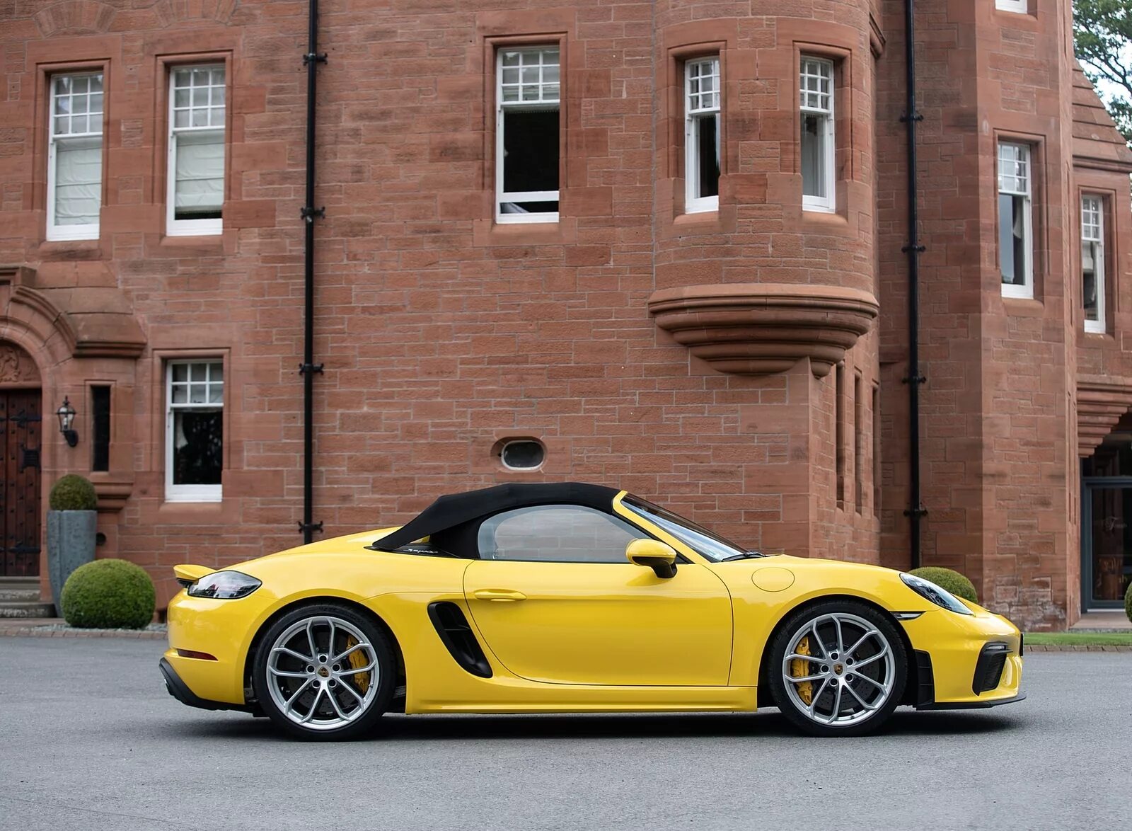 Yellow side. Yellow side. Yellow side. Porsche 911 gt4 желтый. форд мустанг 2021 желтый.
