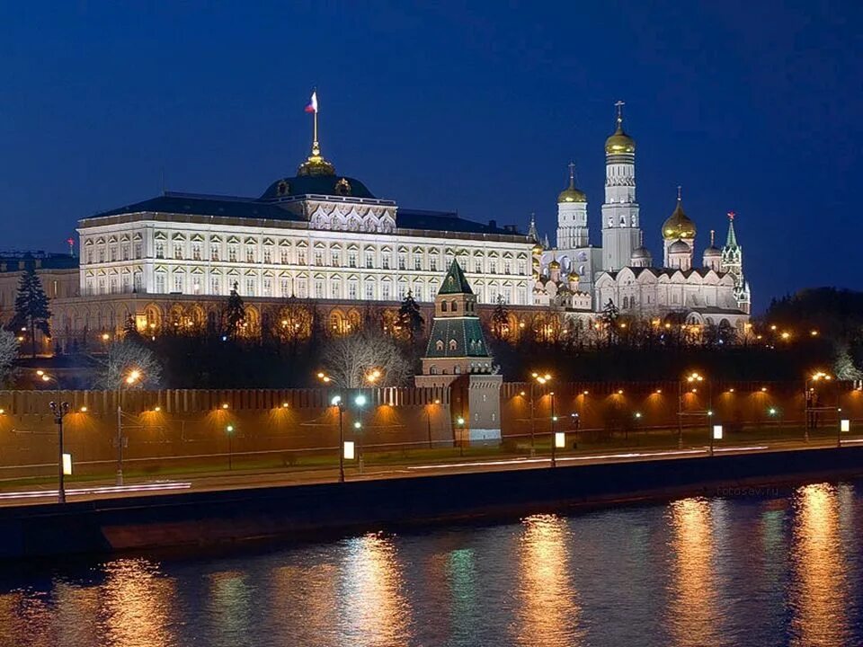 Белый дом в кремле. Большой кремлёвский дворец ночью. ночной кремль москва бкд. кремлевский дворец ночью. кремль и белый дом.