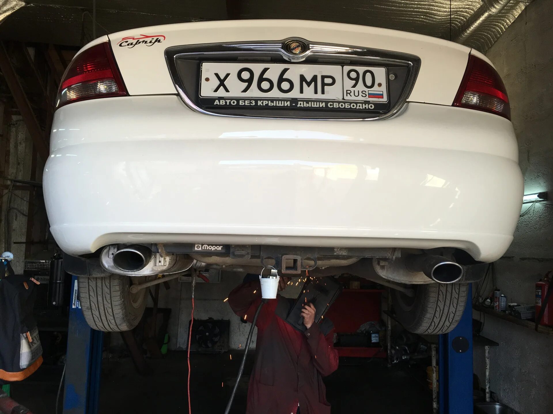 Раздвоенный выхлоп лансер 10. Машину 2 трубы. Выхлоп chrysler lhs. Машину 2 трубы. Днище камри 70 2.