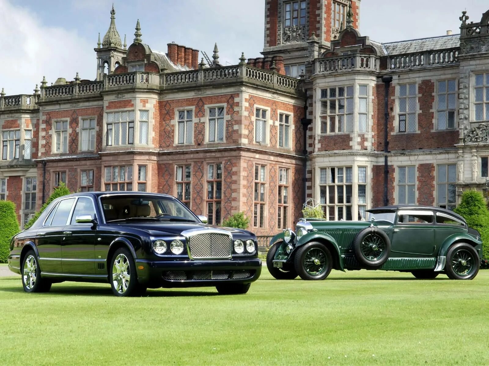 Бентли мульсан 2012. Авто английского класса. Блэк кэб такси лондон. Bentley mulsanne 1992. Bentley mulsanne 2009.