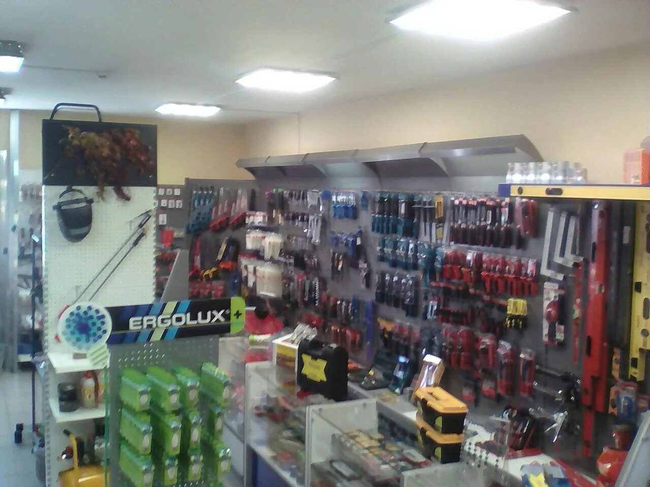 Рынок малоярославец. Серпухов электротовары. Малоярославец спортивный магазин. Малоярославец улица григория соколова 68. Магазин крепеж серпухов.