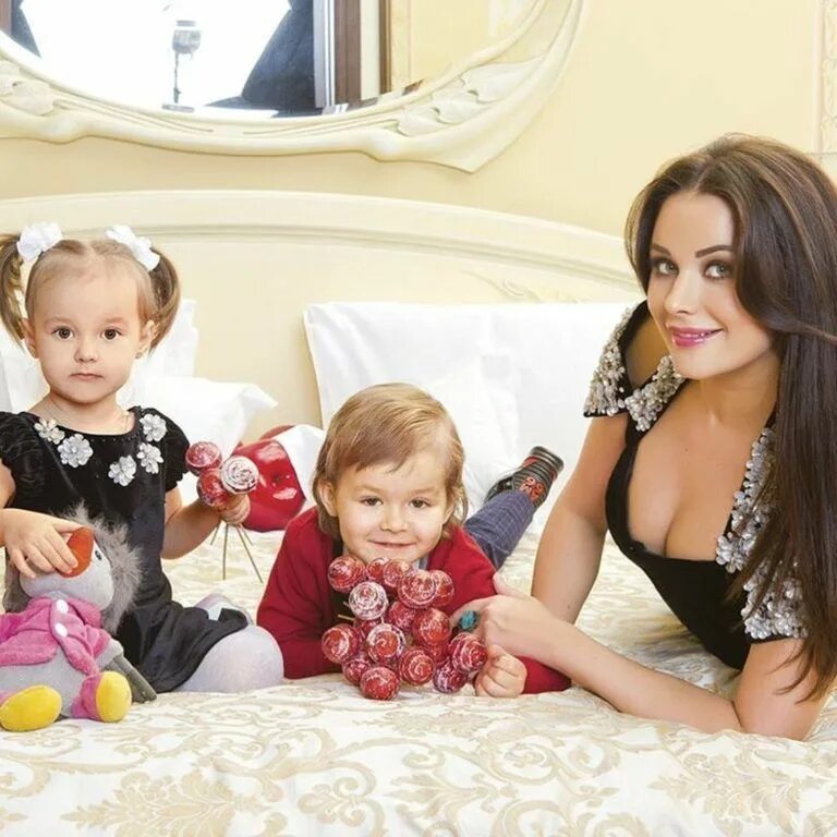 оксана федорова дети. дети оксаны федоровой сейчас. оксана федорова и андрей бородин. оксана федорова и андрей бородин. оксана федорова с детьми 2020.