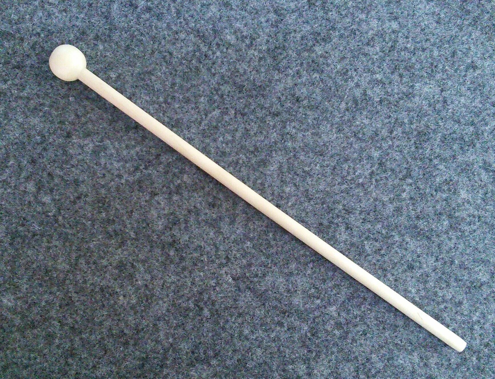 Палка картинка для детей. Длинная деревянная палка. Малефисента посох наследники. Бейсбольная бита. Бита в руке.