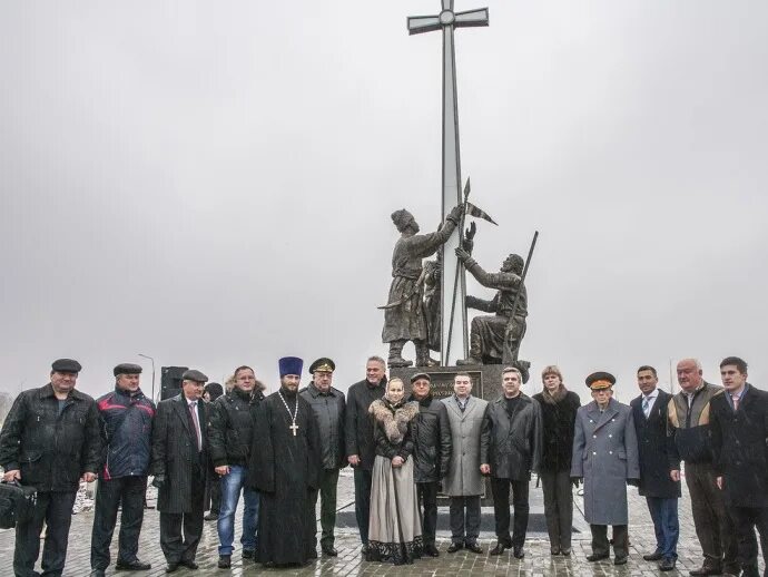 Памятник народному ополчению в парке Русь. Памятник народному ополчению в национальном конном парке Русь. Ополченцы обороняют памятник Ленину Донецк. Памятник народному ополчению всех времен Симферополь. Патриотический подъем народа