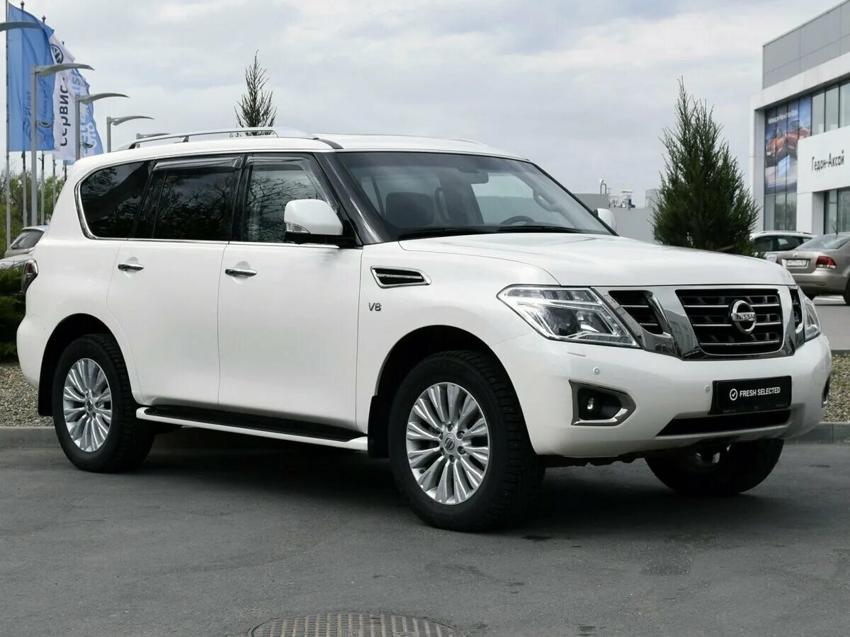 Ниссан патрол отзывы владельцев. Ниссан патруль 62. Nissan Patrol y62 2014. Ниссан Патрол 2014 белый. Nissan Patrol 2014 Рестайлинг.