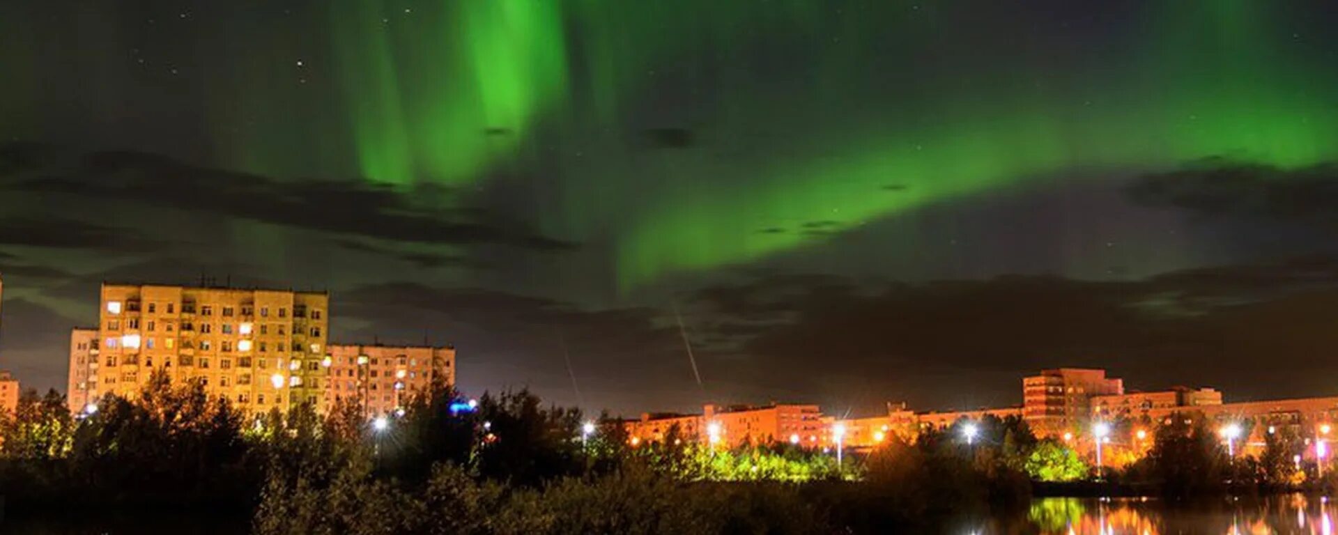 Город оленегорск. Северное сияние кольский полуостров. Город оленегорск мурманская область. Оленегорск памятники. Оленегорск.